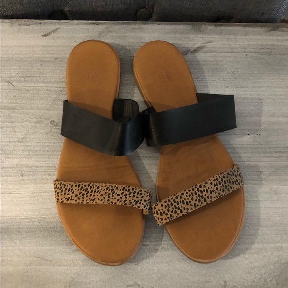 Universal Thread Sandals - Picture 2 of 3